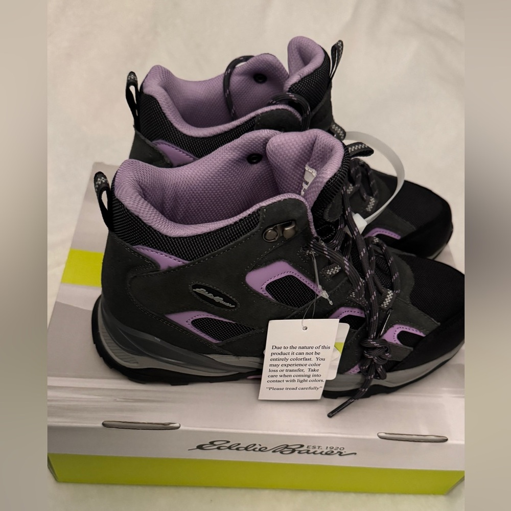 Eddie Bauer  Womwn's
Hiking Boots size 8 - Picture 6 of 11